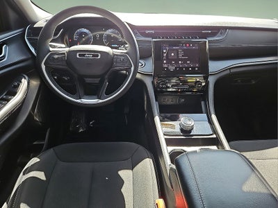 2023 Jeep Grand Cherokee Laredo 4WD