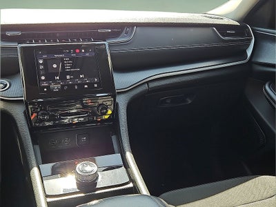 2023 Jeep Grand Cherokee Laredo 4WD