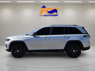 2023 Jeep Grand Cherokee Laredo 4WD