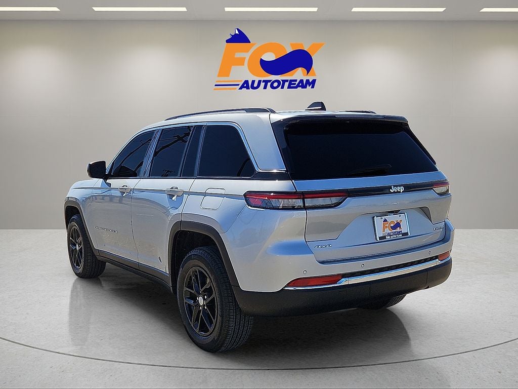 2023 Jeep Grand Cherokee Laredo 4WD