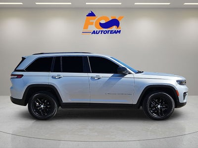2023 Jeep Grand Cherokee Laredo 4WD