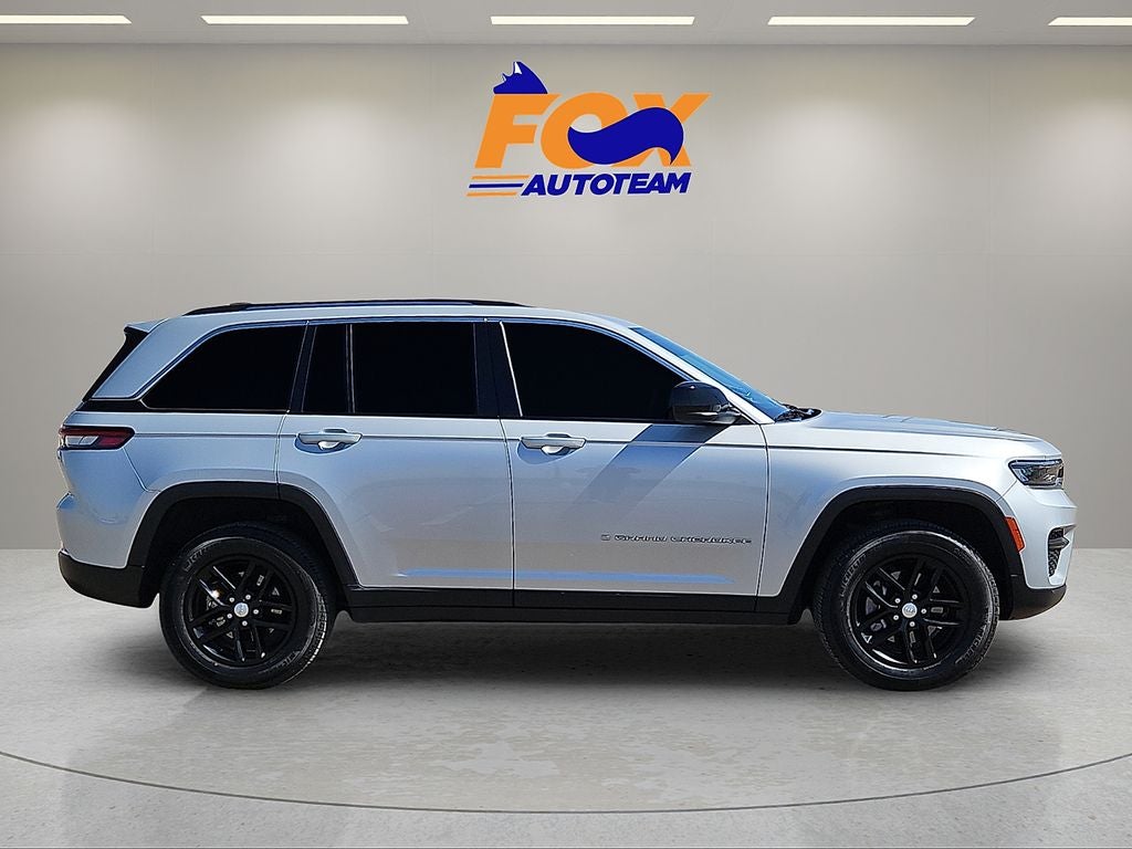 2023 Jeep Grand Cherokee Laredo 4WD