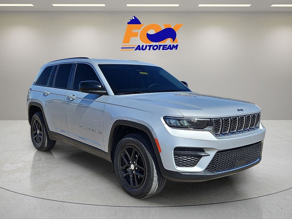 2023 Jeep Grand Cherokee Laredo 4WD