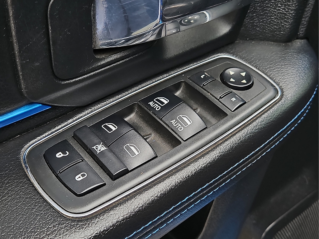 2018 RAM 1500 Sport Crew Cab 4WD w/Leather & NAV