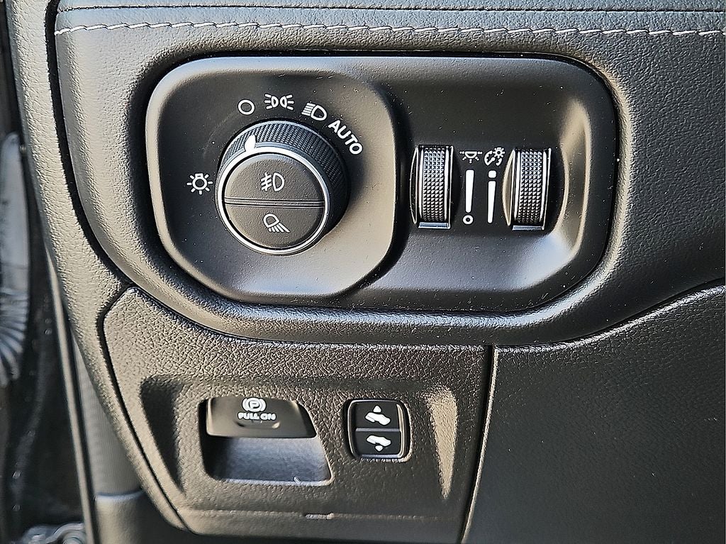 2022 RAM 1500 Limited Crew Cab 4WD