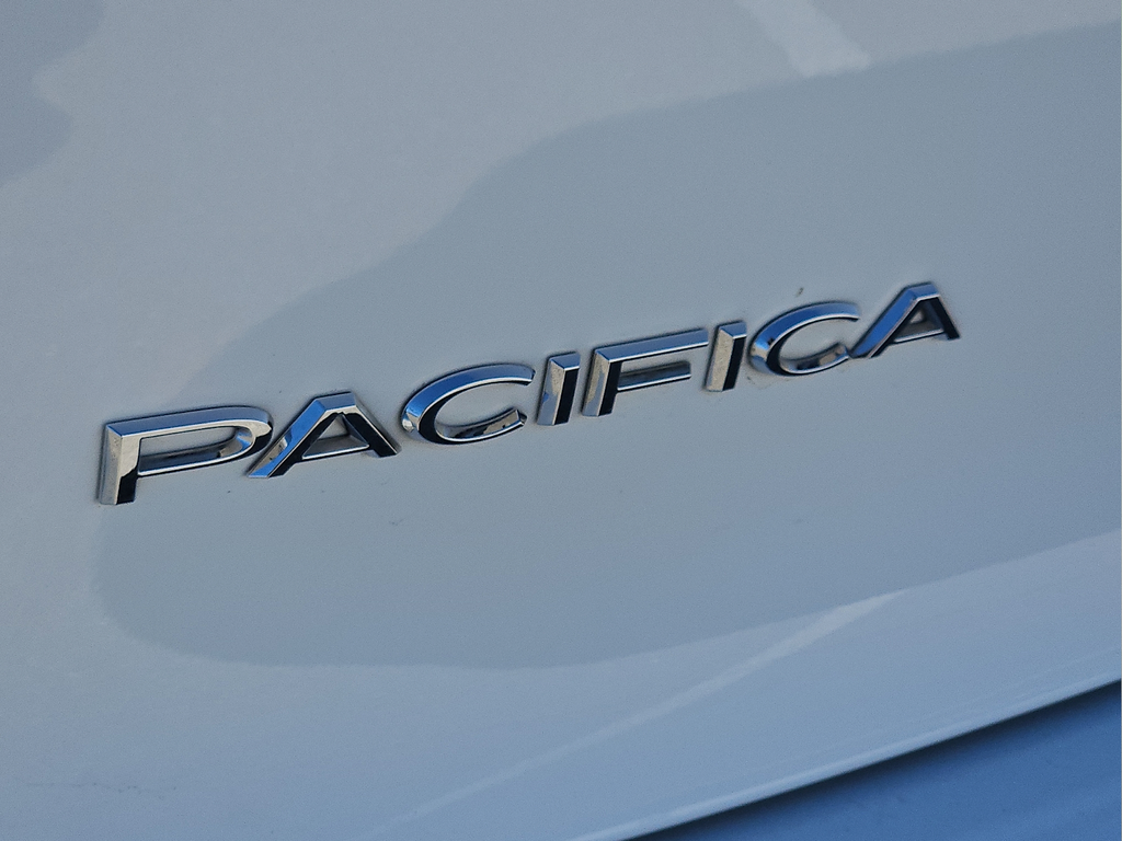 2022 Chrysler Pacifica Hybrid Limited w/ Low Miles!