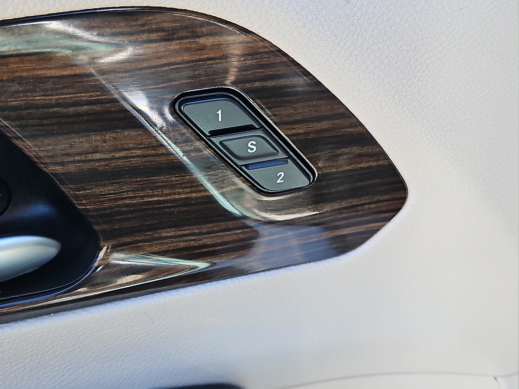 2022 Chrysler Pacifica Hybrid Limited w/ Low Miles!