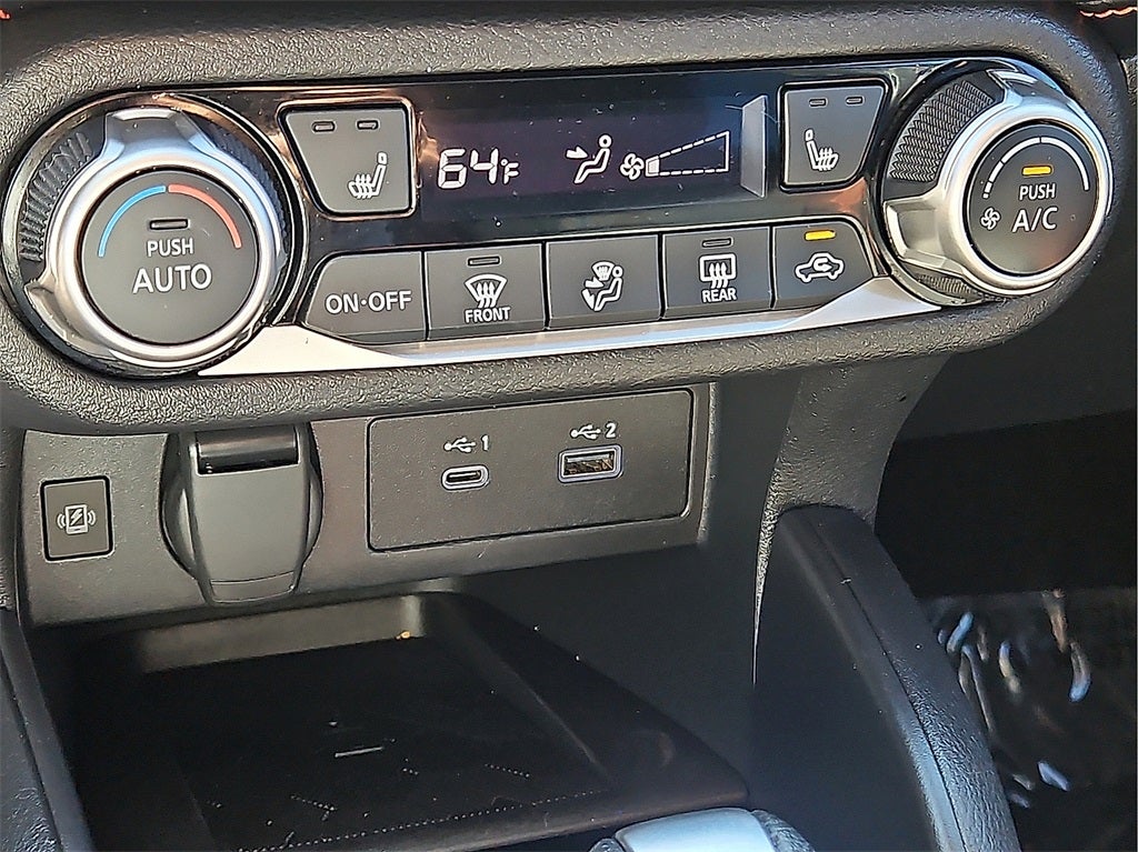 2025 Nissan Versa 1.6 SR