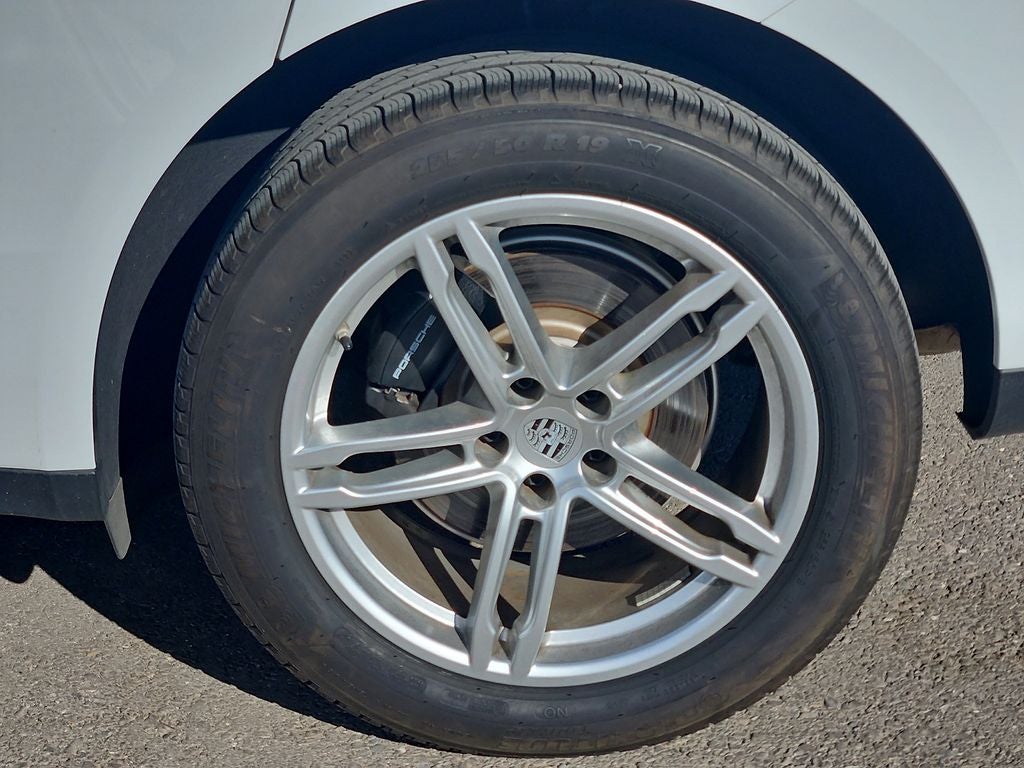 2023 Porsche Macan Base