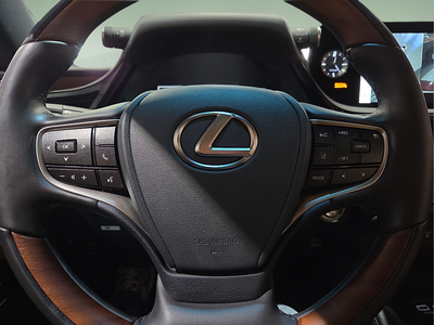 2025 Lexus ES 300h Luxury