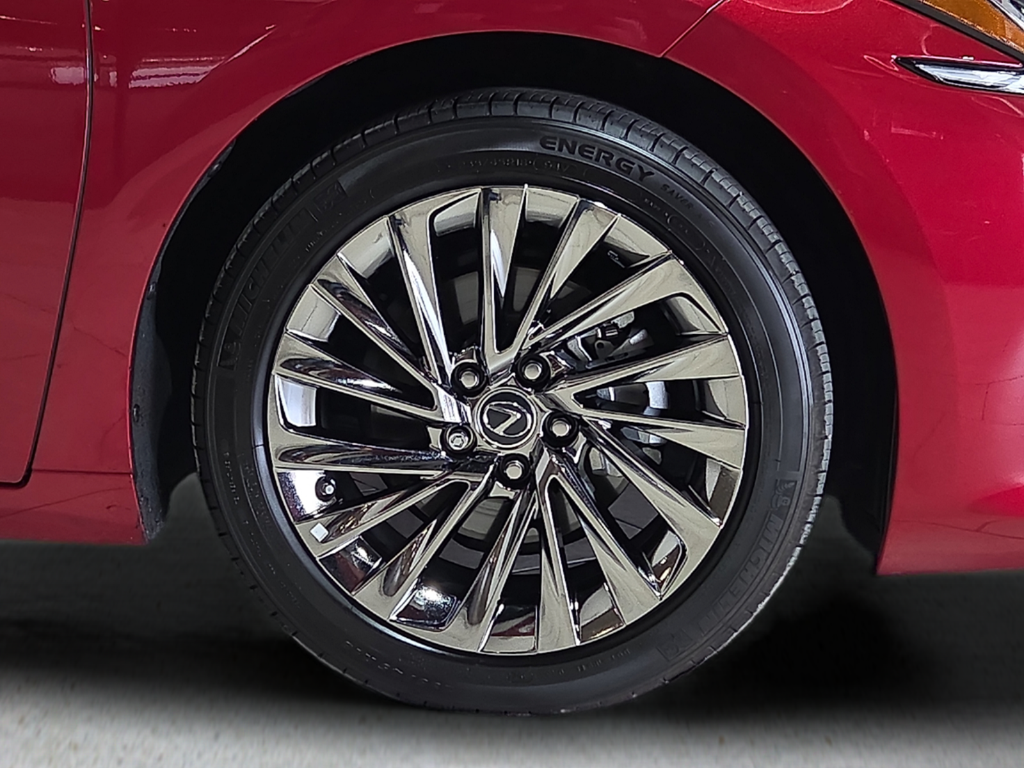 2025 Lexus ES 300h Luxury