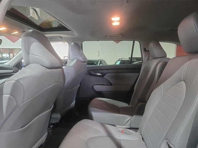 2025 Toyota Highlander Hybrid XLE