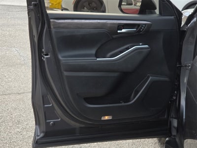 2023 Toyota Highlander Platinum