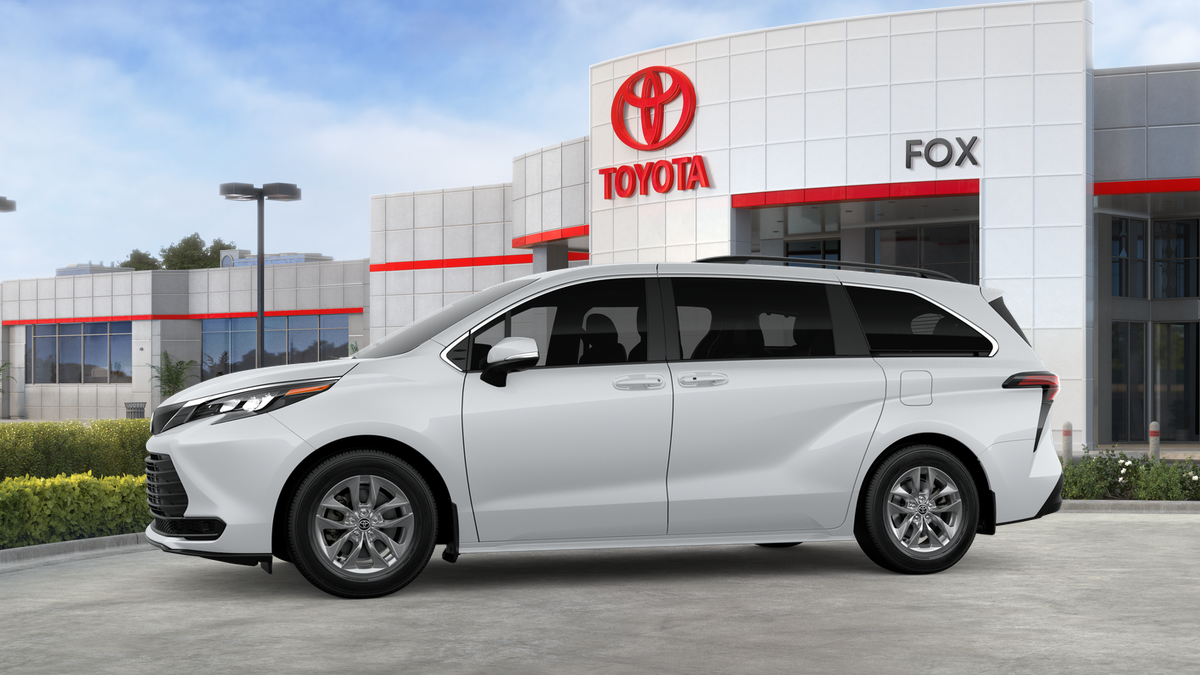 2026 Toyota Sienna LE 8 Passenger