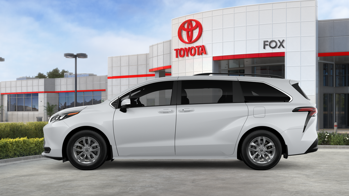 2026 Toyota Sienna LE 8 Passenger