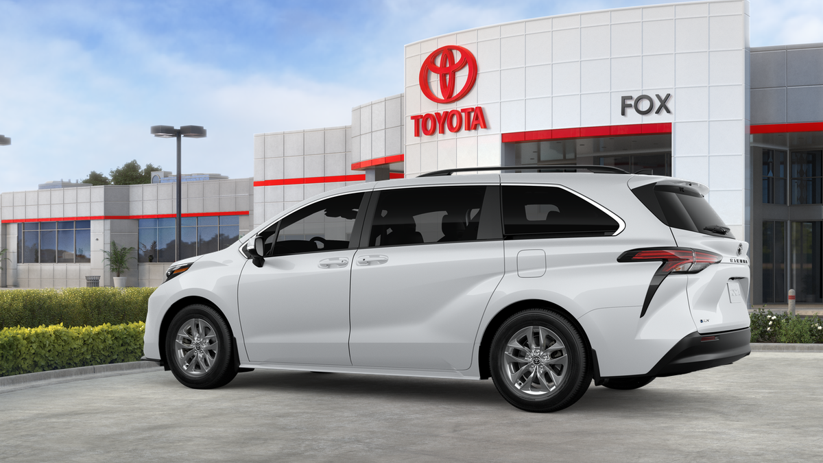 2026 Toyota Sienna LE 8 Passenger