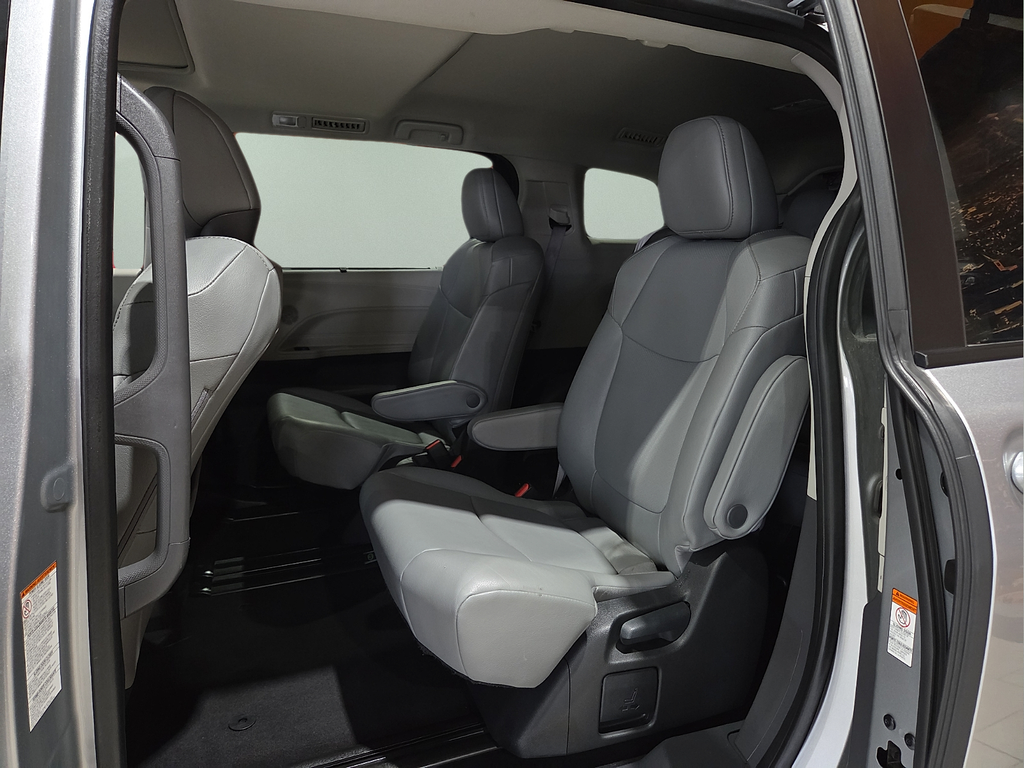 2023 Toyota Sienna XLE 8 Passenger