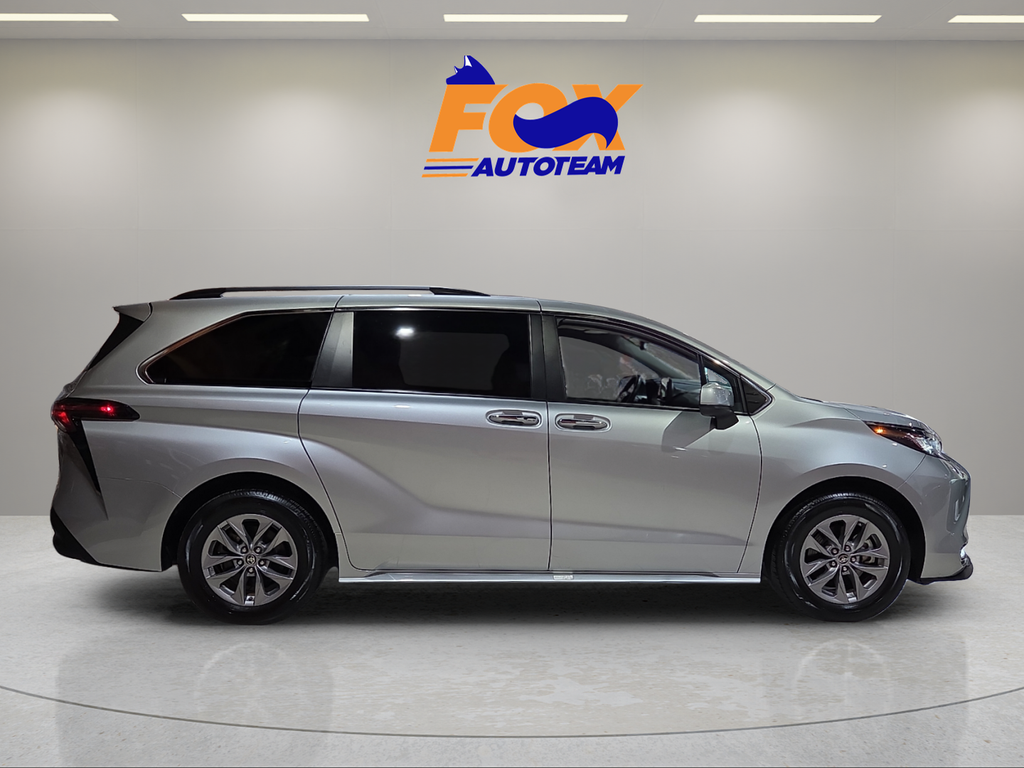 2023 Toyota Sienna XLE 8 Passenger