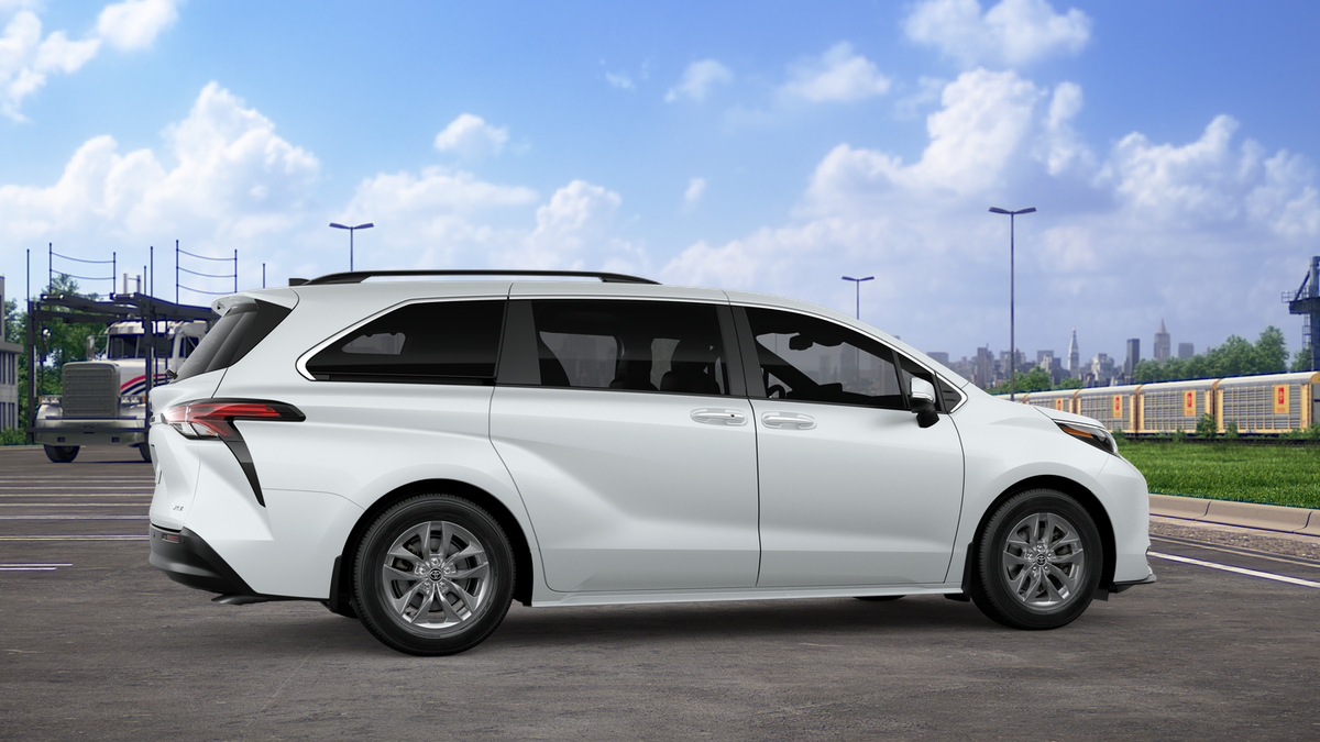 2026 Toyota Sienna XLE 8 Passenger
