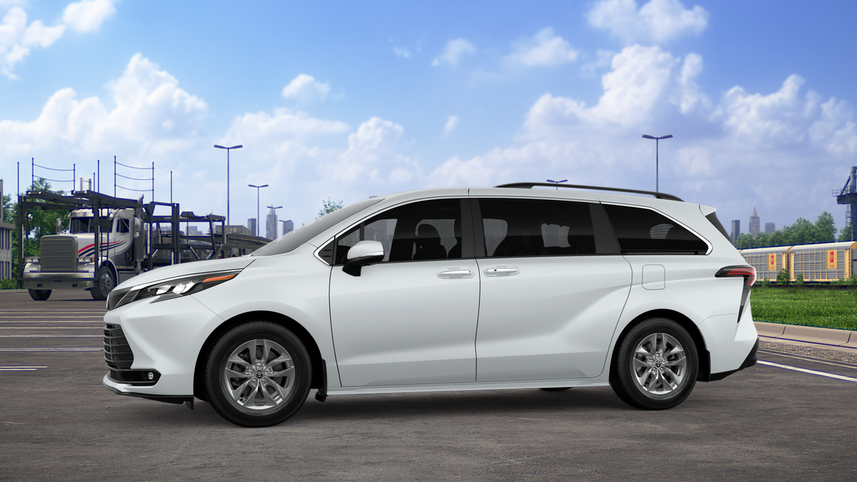 2026 Toyota Sienna XLE 8 Passenger