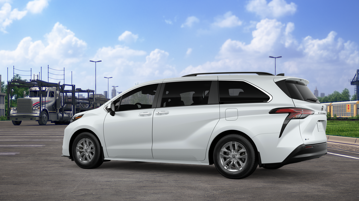 2026 Toyota Sienna XLE 8 Passenger