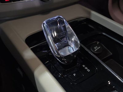 2024 Volvo XC60 B5 Ultimate Dark Theme