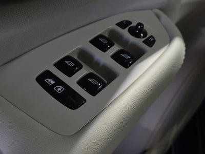 2025 Volvo XC90 B5 Plus